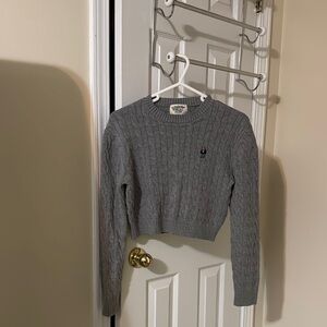 Gray Crew Neck Cable Knit Sweater with Ribbed Detailing